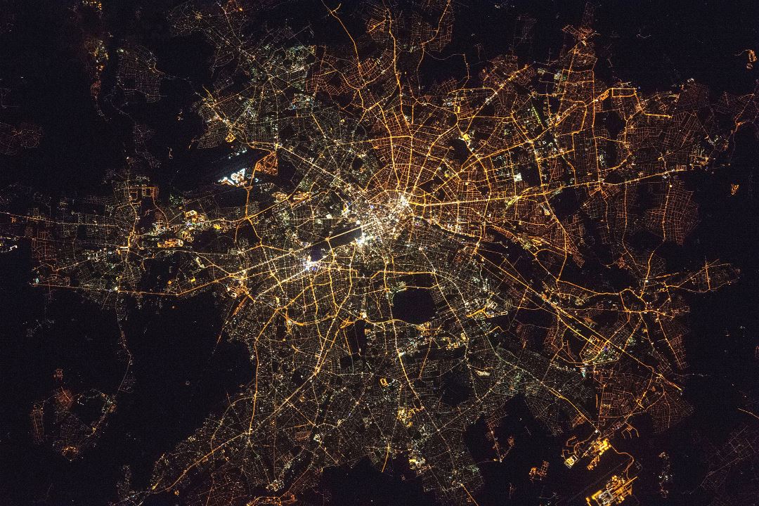 Imagen nocturna de satélite de Berlín (Fuente: NASA)